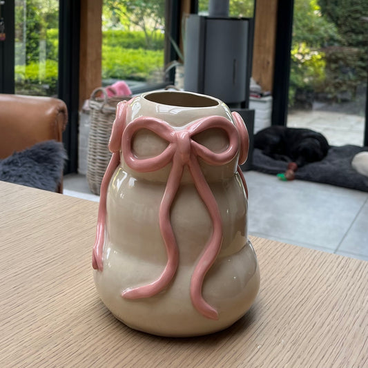 Olivia’s Bubble Bow Vase